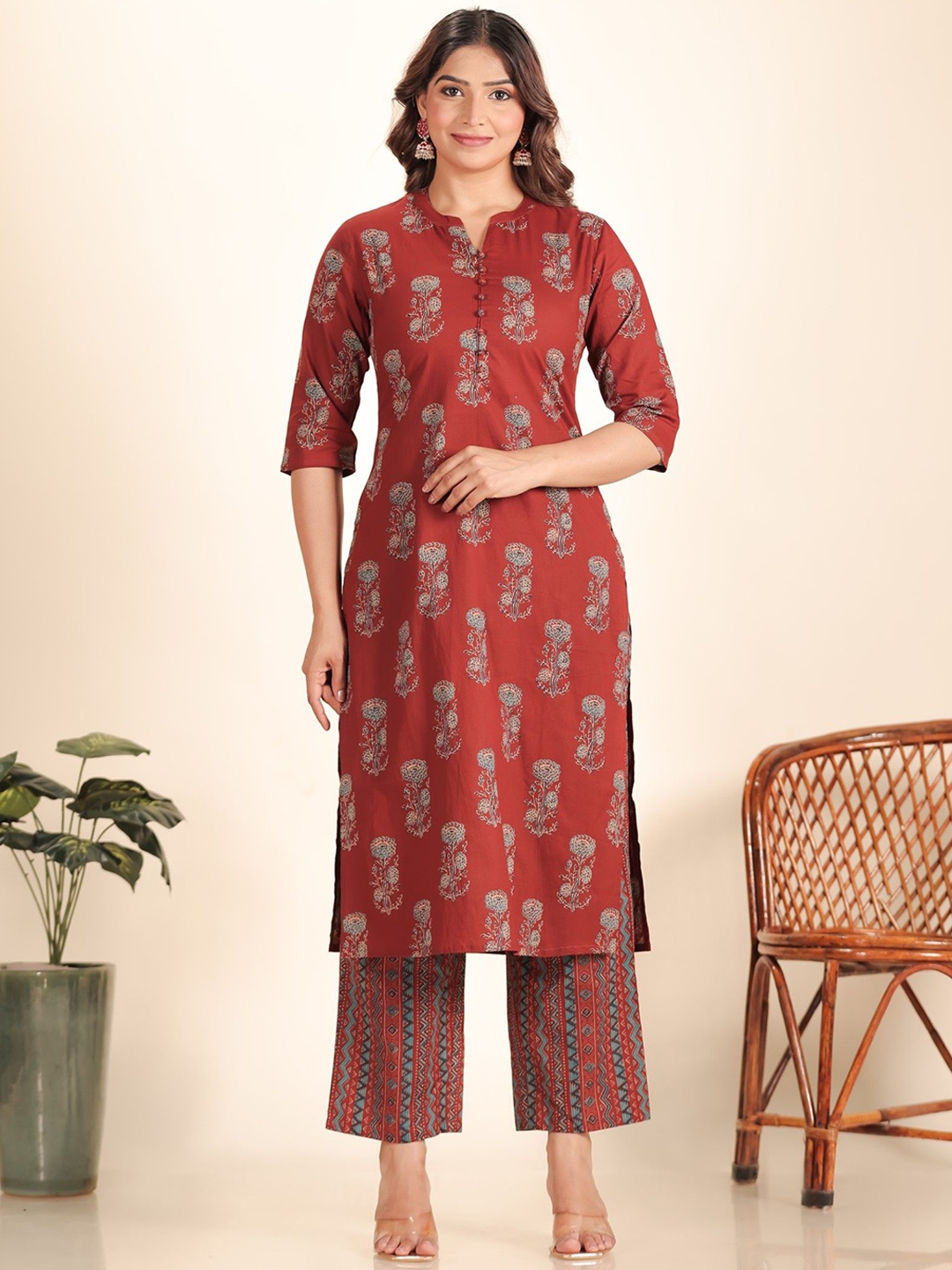 

Aramya Floral Printed Mandarin Collar Three-Quarter Sleeves Regular Pure Cotton Kurta, Maroon