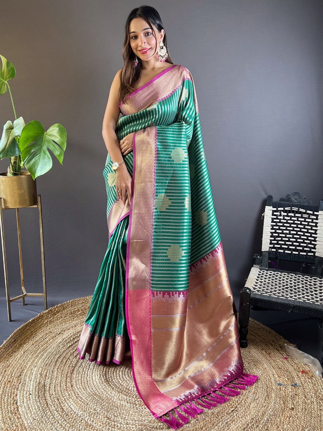 

Mitera Woven Design Zari Banarasi Saree, Green
