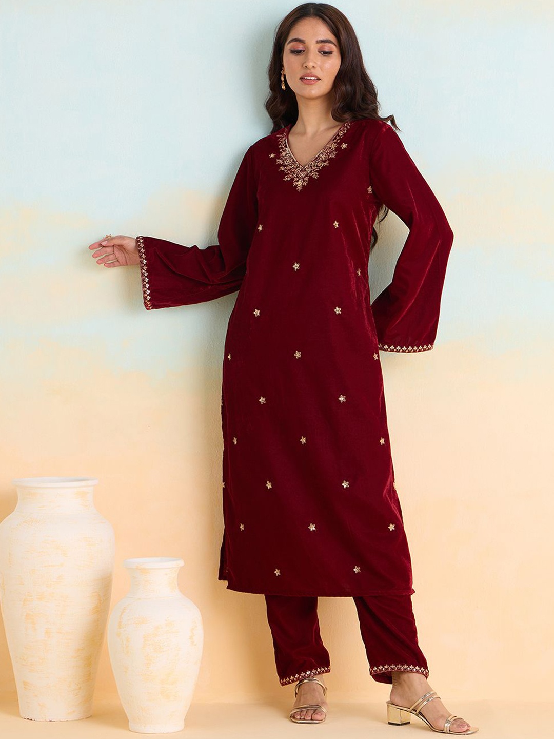 

Likha V-Neck Floral Embroidered Velvet Kurta with Trouser, Maroon