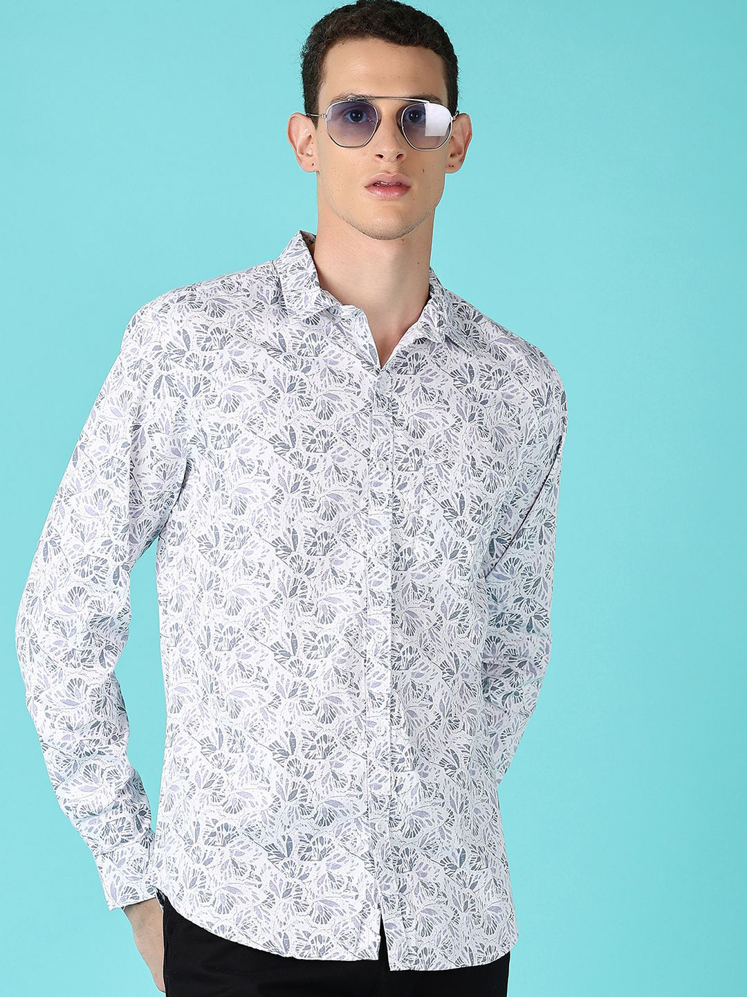 

V-Mart Men Spread Collar Floral Printed Cotton Casual Shirt, White