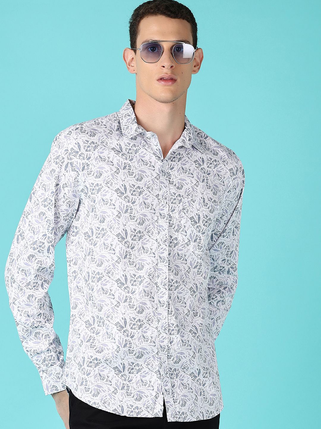 

V-Mart Men Spread Collar Floral Printed Cotton Slim Fit Casual Shirt, White