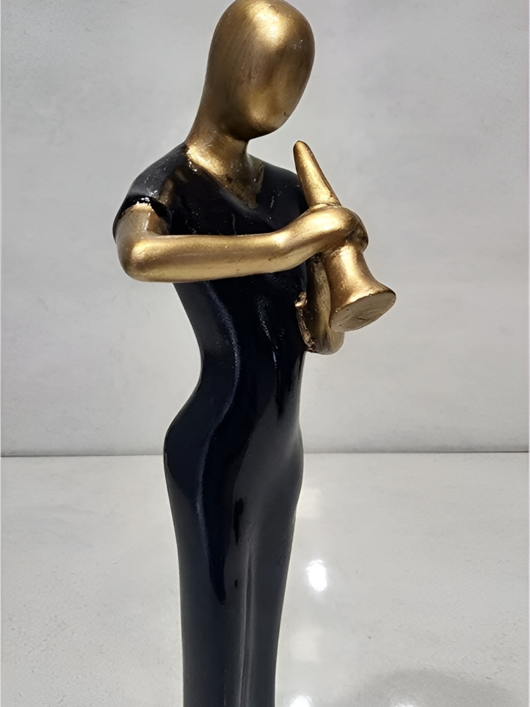 

Zart Black Idol Showpiece