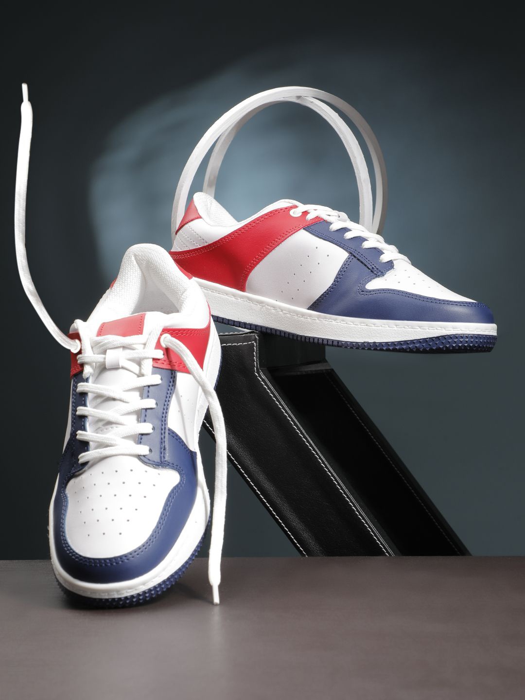 

Liberty Men Colourblocked Round Toe Lace-Ups Sneakers, Navy blue