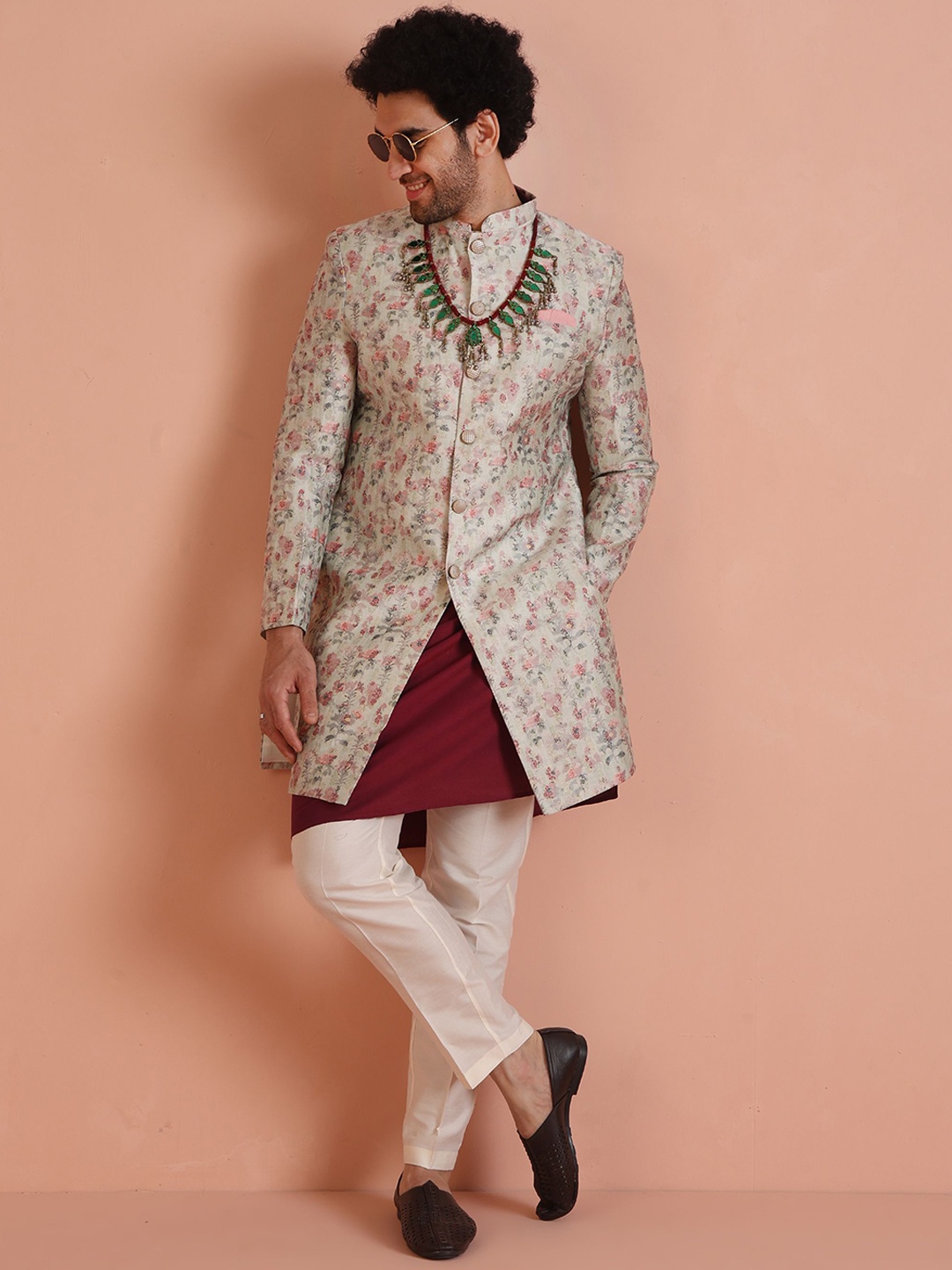 

Kisah Men Mandarin Collar Floral Indowestern Sherwani, Multi