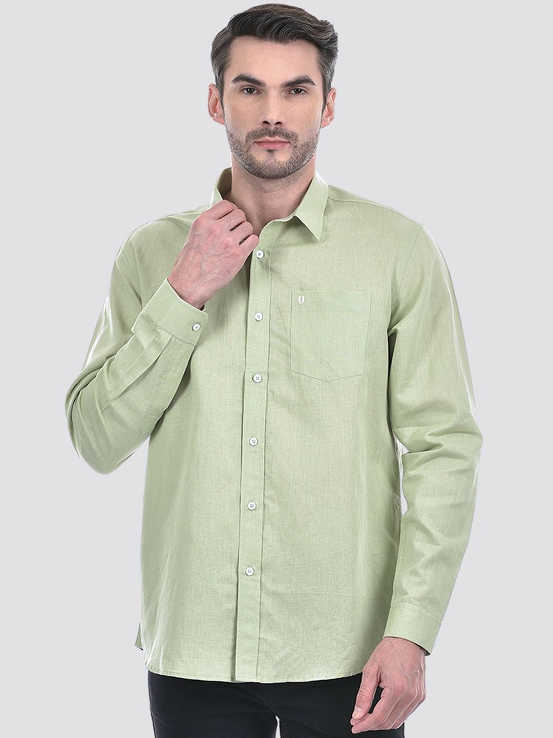 

Numero Uno Men Spread Collar Solid Cotton Casual Shirt, Green