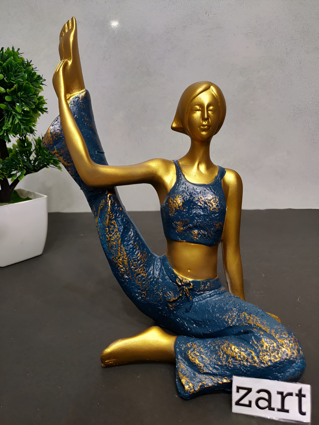 

Zart Gold-Toned Idol Showpiece