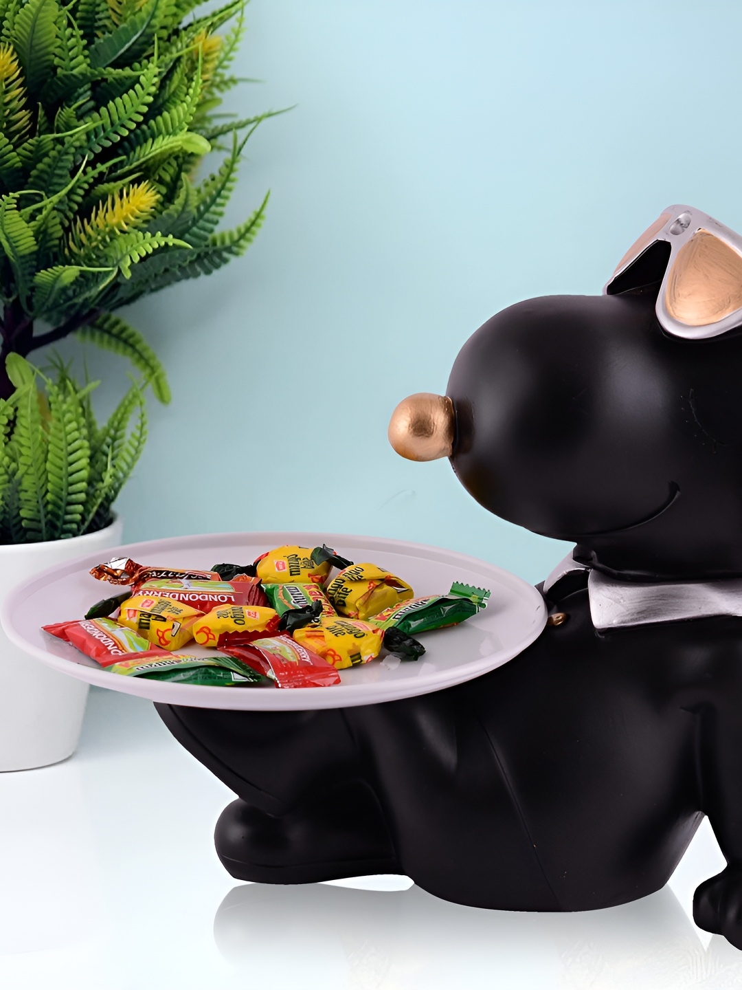 

Zart Black Idol Showpiece
