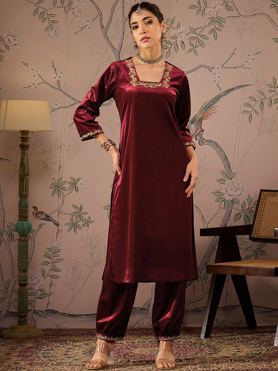 

Shae by SASSAFRAS Square Neck Three-Quarter Sleeves Regular Thread Work Velvet Kurta, Maroon