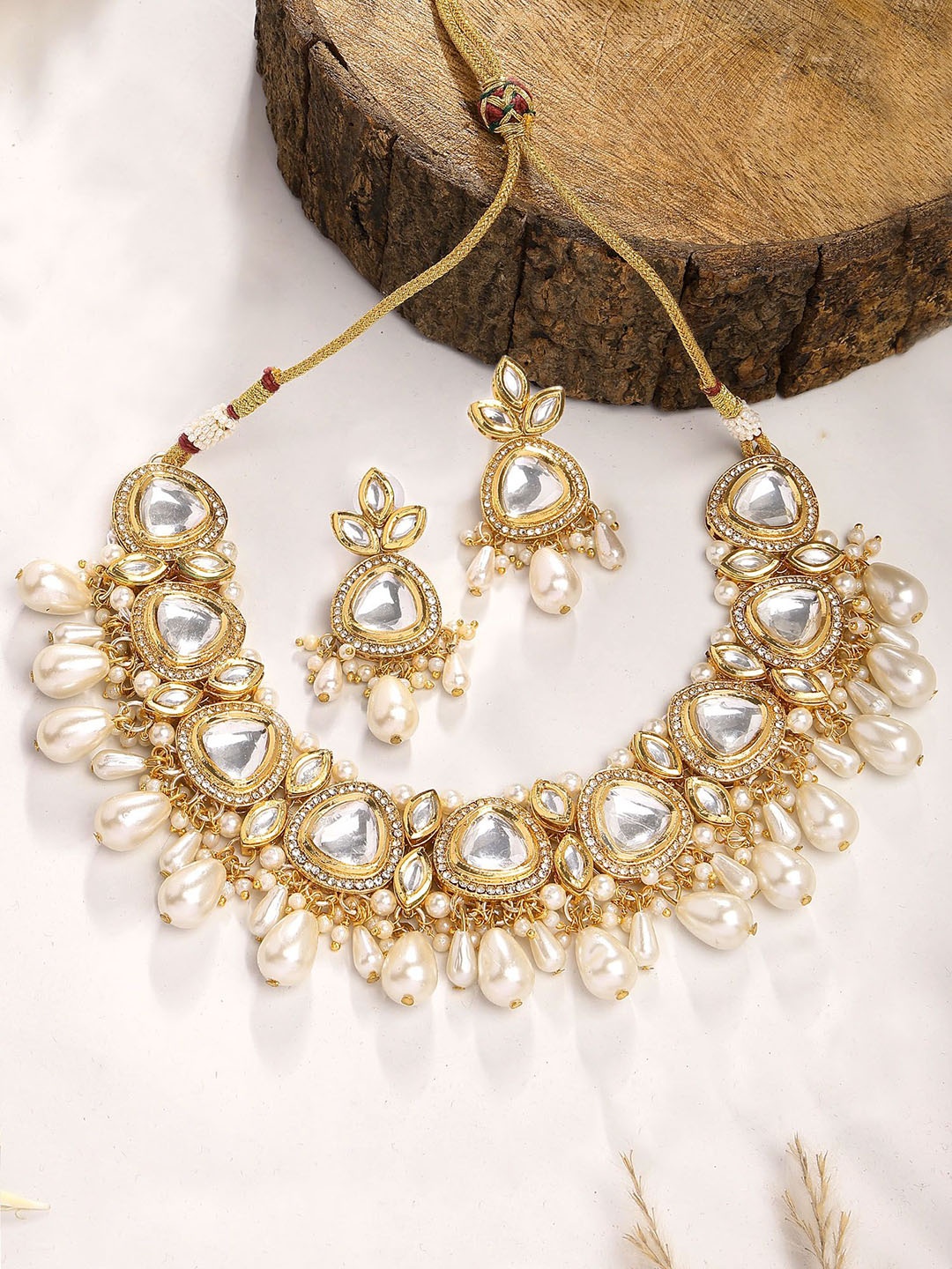 

KARATCART Gold-Plated Polki Kundan-Studded & Pearls Beaded Choker Jewellery Set