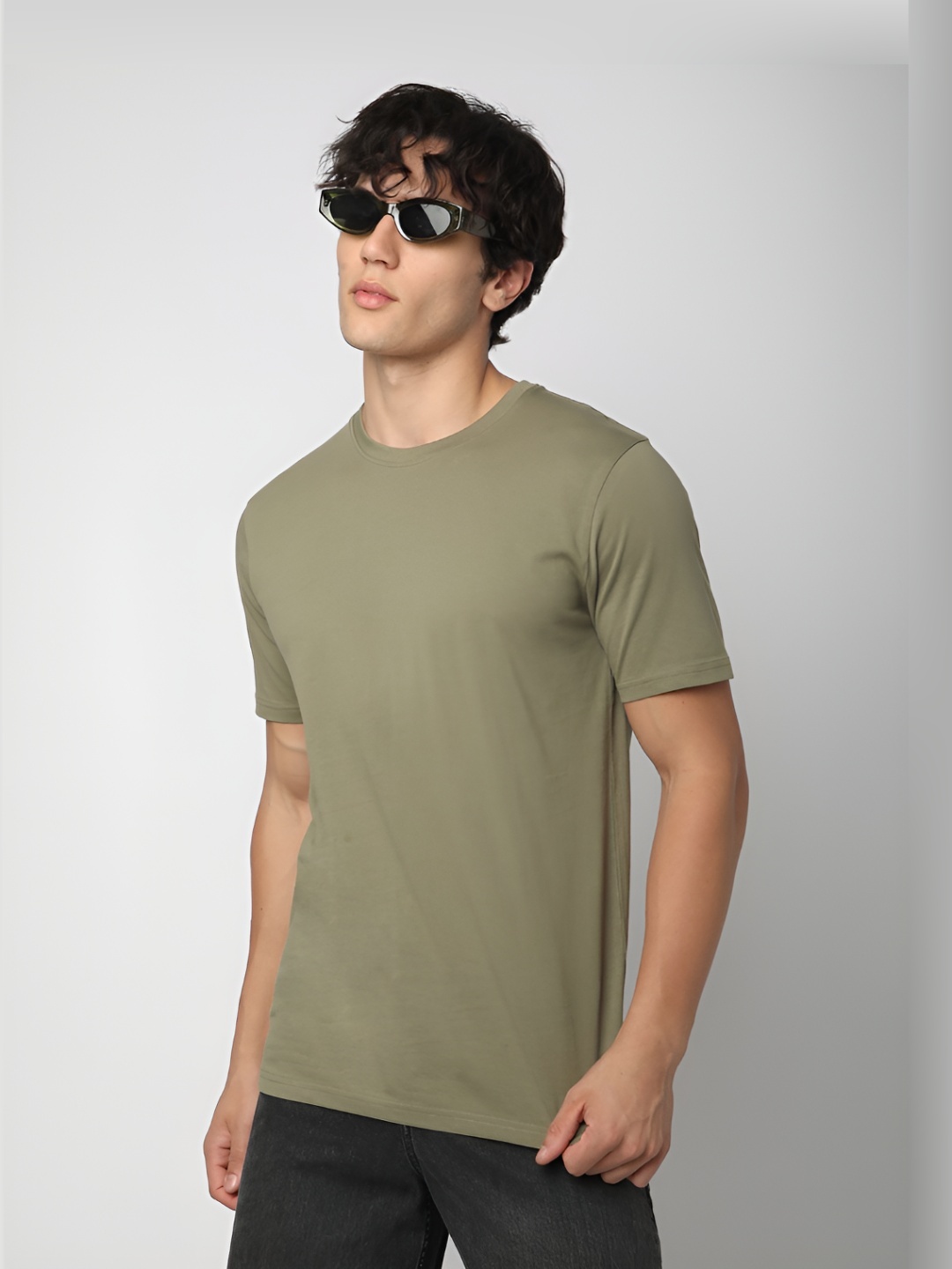 

R&B Men Solid Round Neck Cotton T-shirt, Green