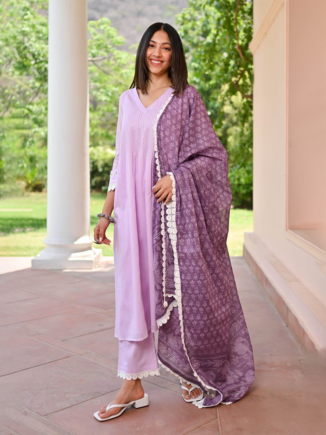 

Bunaai V Neck Cotton Anarkali Kurta with Pyjamas & Dupatta, Lavender