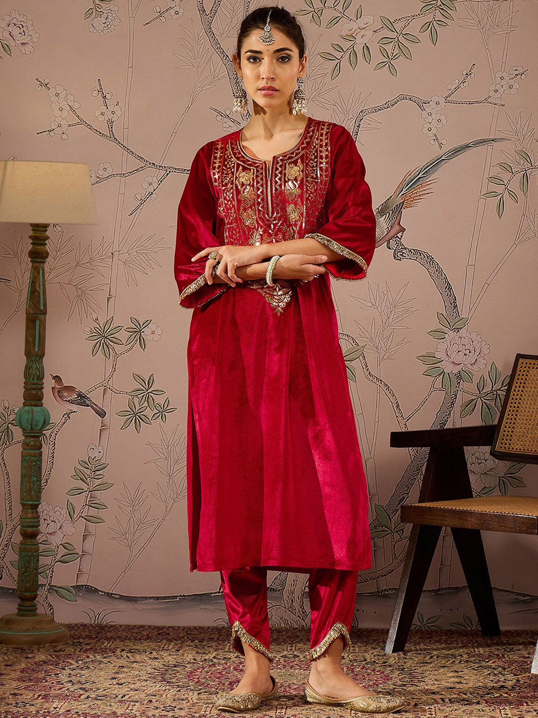 

Shae by SASSAFRAS Floral Embroidered Velvet Kurta With Trousers, Red