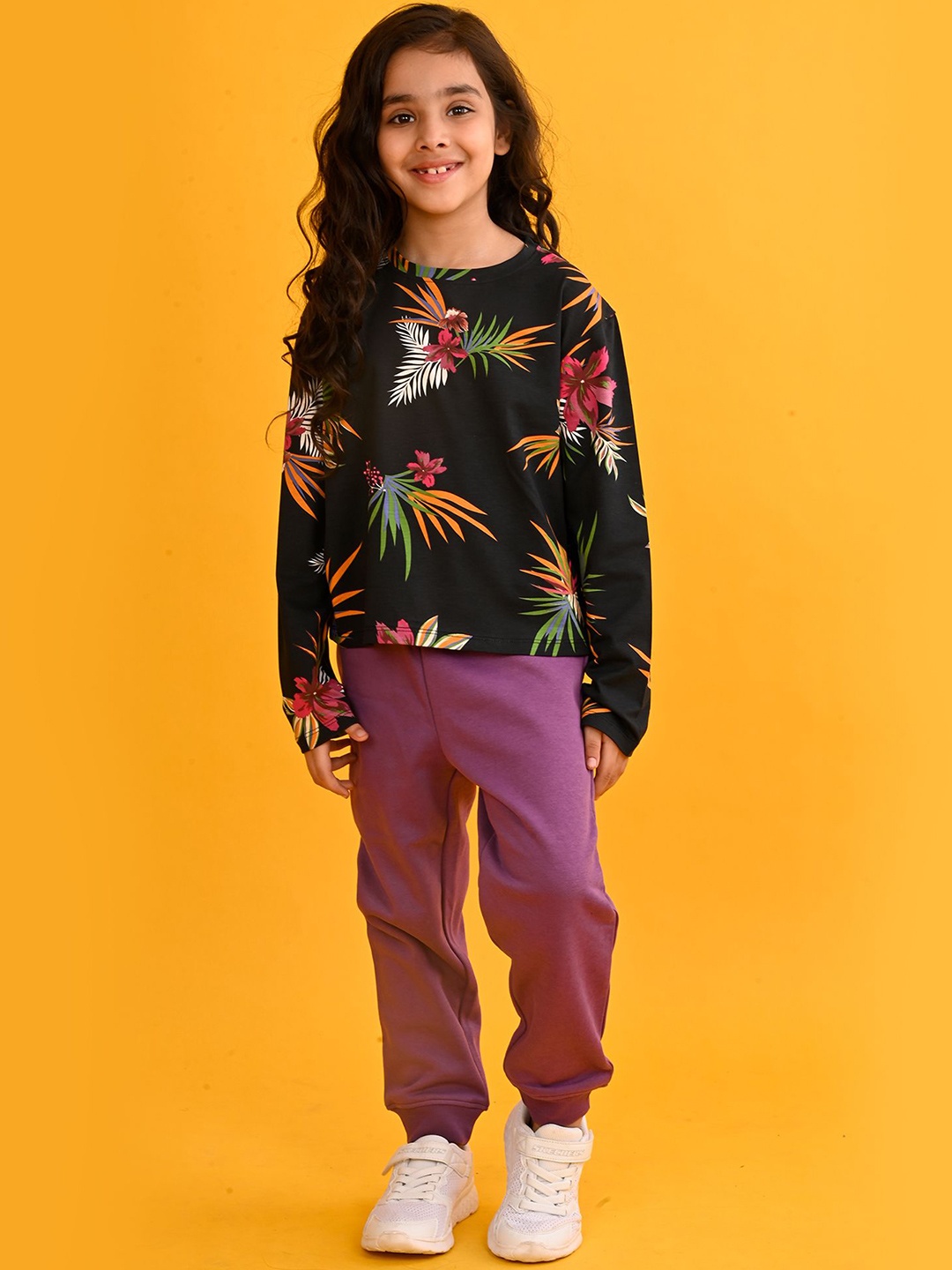 

Anthrilo Girls Printed Fleece T-shirt With Jogger, Black