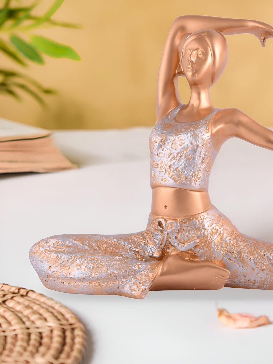 

Zart Gold-Toned Idol Showpiece