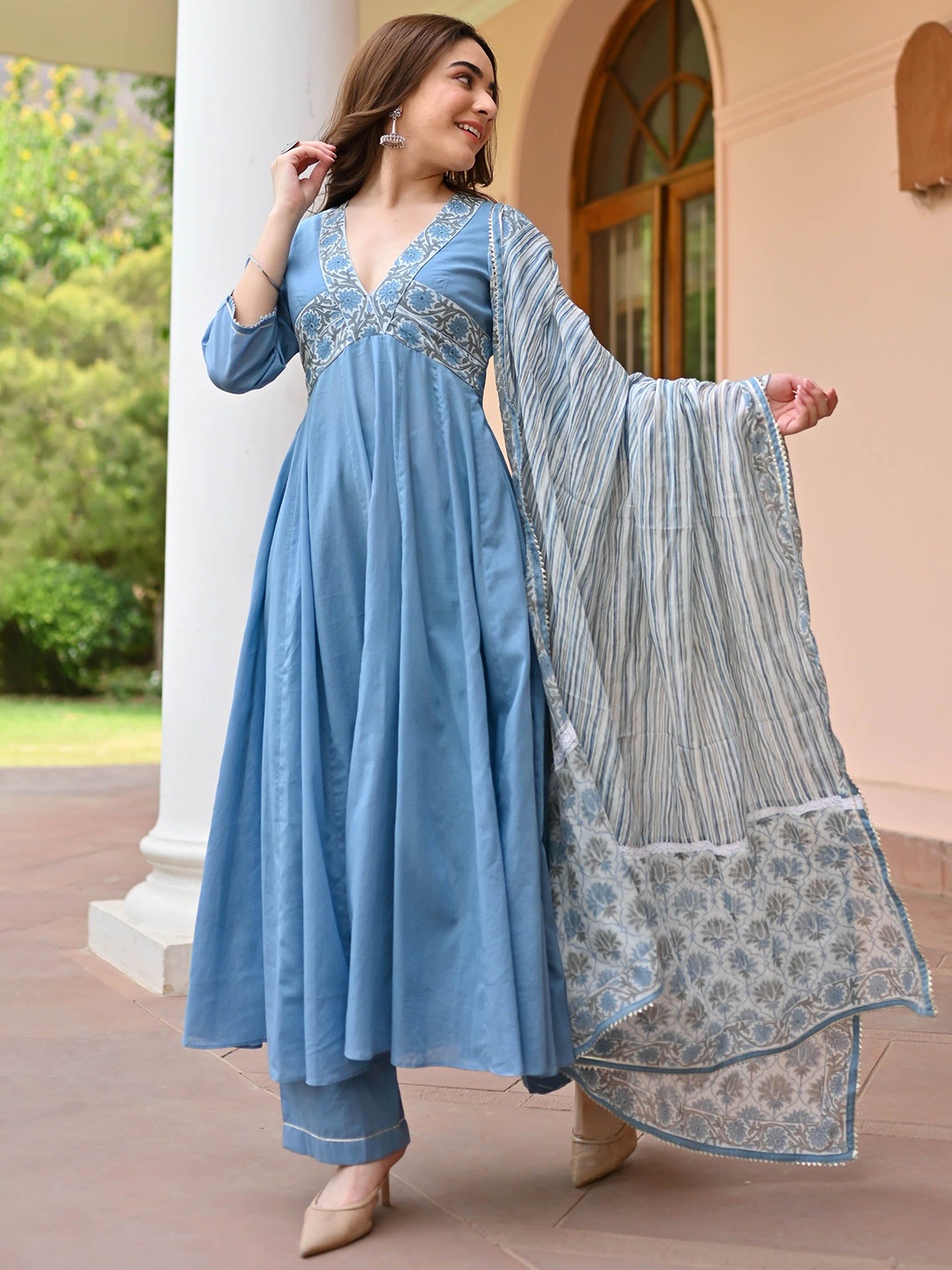 

Bunaai V Neck Anarkali Kurta with Pyjamas & Dupatta, Blue