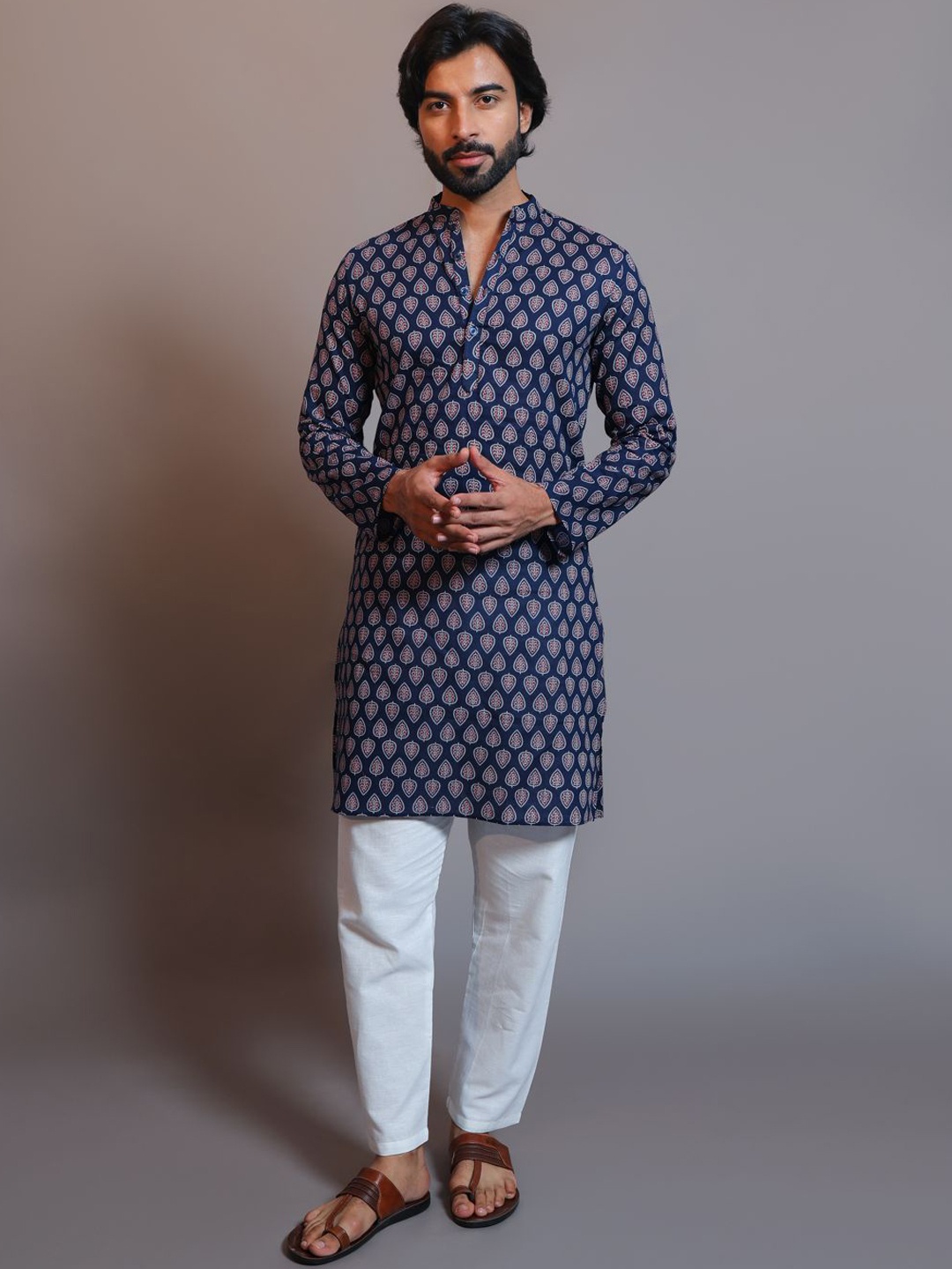 

Vastraa Fusion Floral Printed Mandarin Collar long Sleeves Pure Cotton Straight Kurta, Navy blue