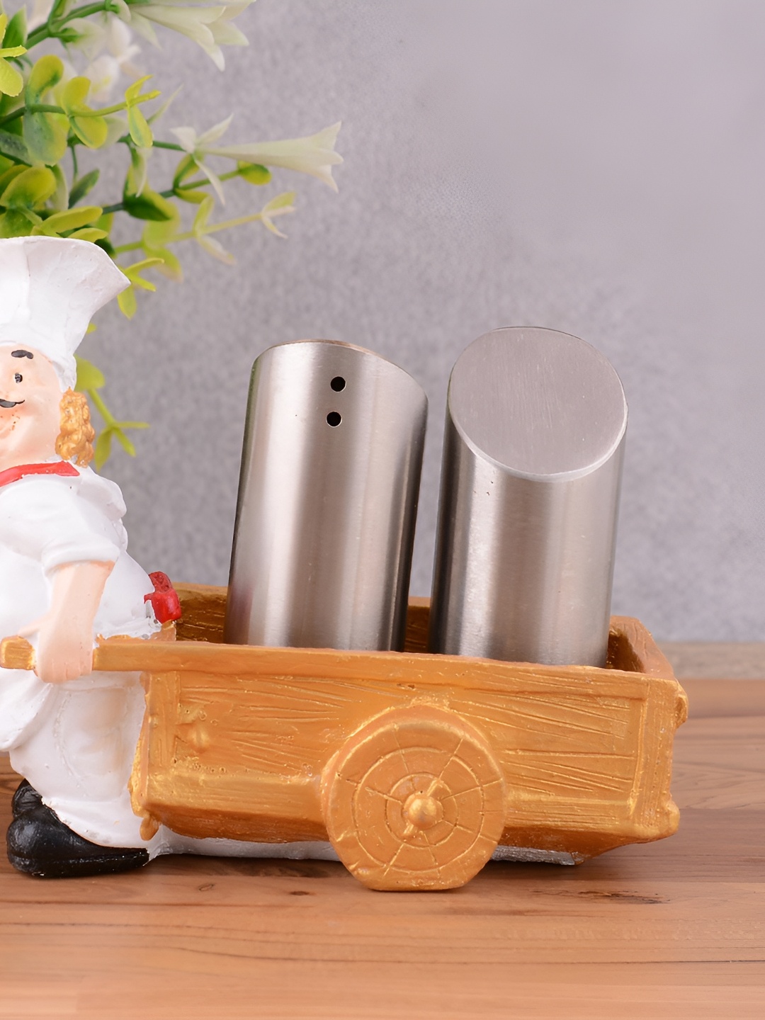 

Zart White & Brown Man Pulling Cart Showpiece