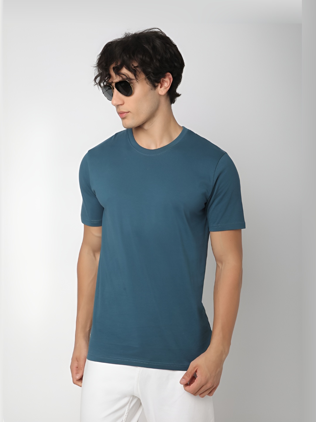 

R&B Men Solid Round Neck Cotton T-shirt, Teal