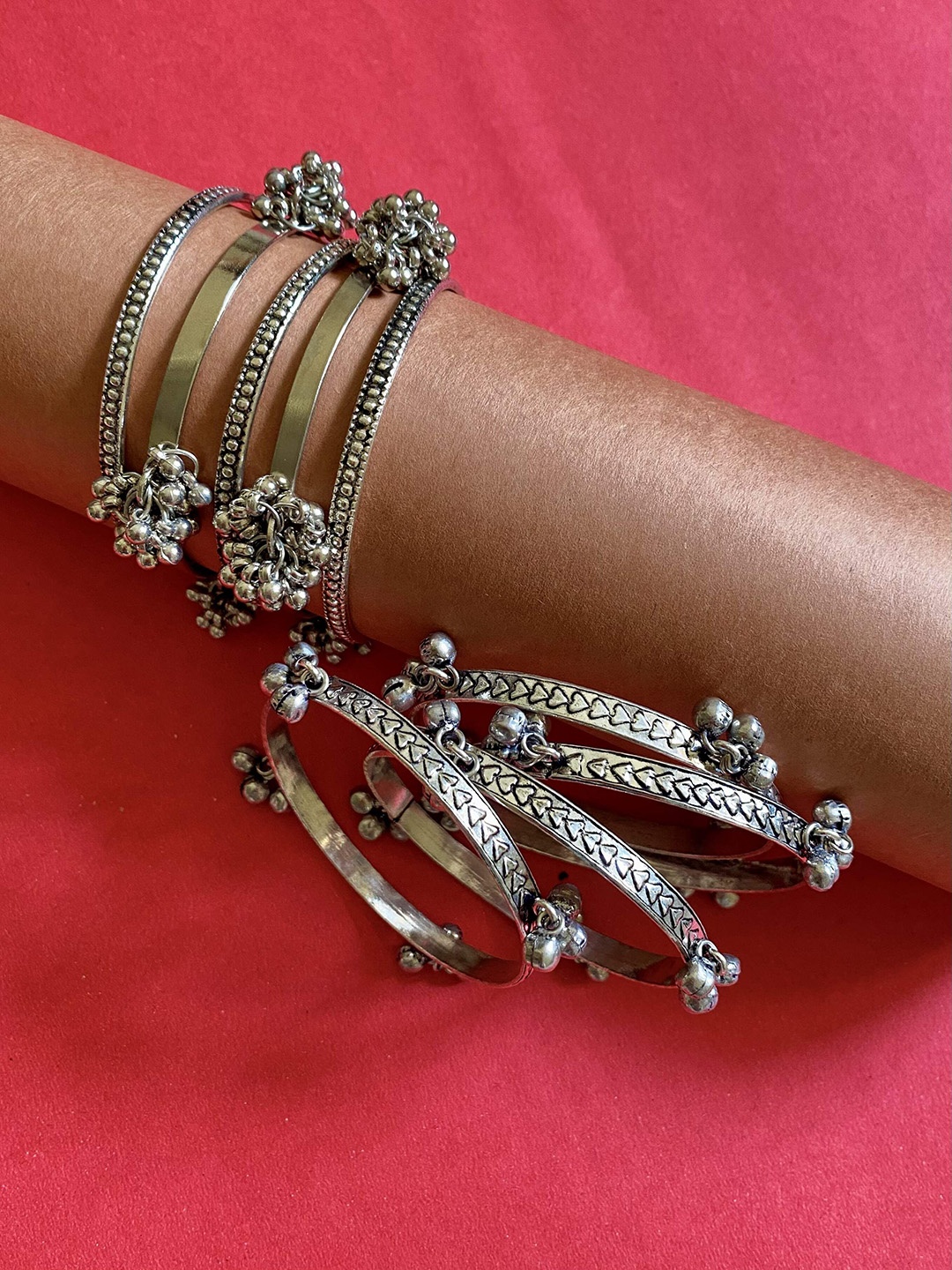 

ATIBELLE Set Of 9 Sliver-Plated Textured Bangles, Silver