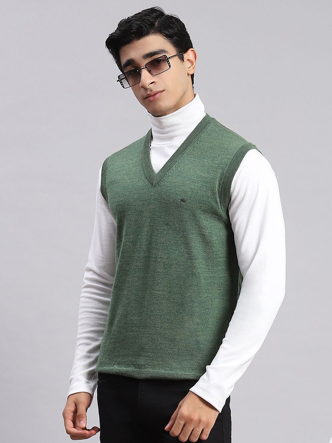

Monte Carlo Men V-Neck Sleeveless Woollen Pullover, Green