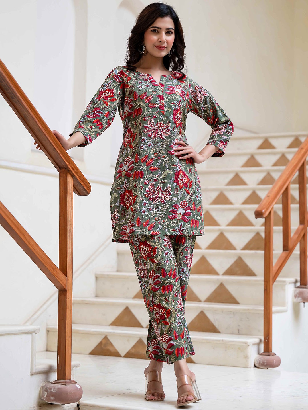 

Jaipuri Adaah Printed Pure Cotton Three Quarter Sleeves Tunic & Trouser, Green