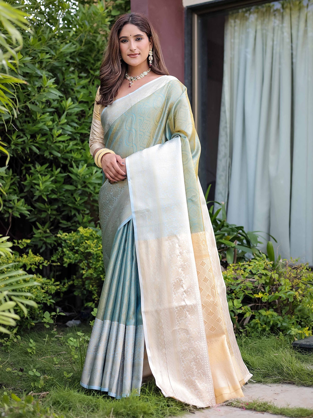 

KIMISHA Woven Design Zari Banarasi Saree, Green