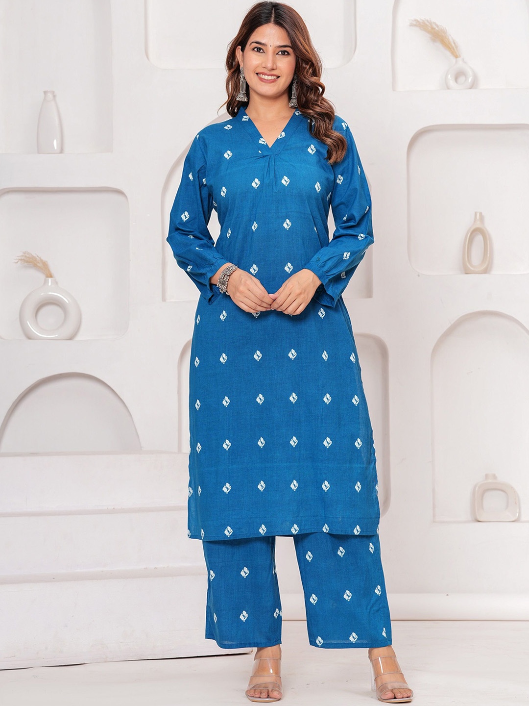 

JAFFRY EMBROIDERY V-Neck Geometric Printed Pure Cotton Kurta with Palazzos, Blue