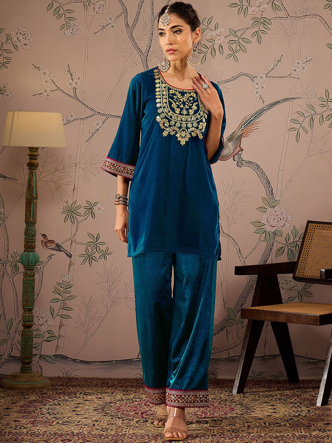 

Shae by SASSAFRAS Floral Embroidered Round Neck Three-Quarter Sleeves Regular Velvet Kurta, Teal