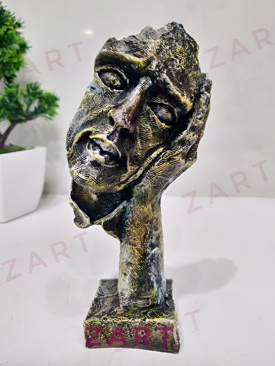 

Zart Green Religious Idol Showpiece