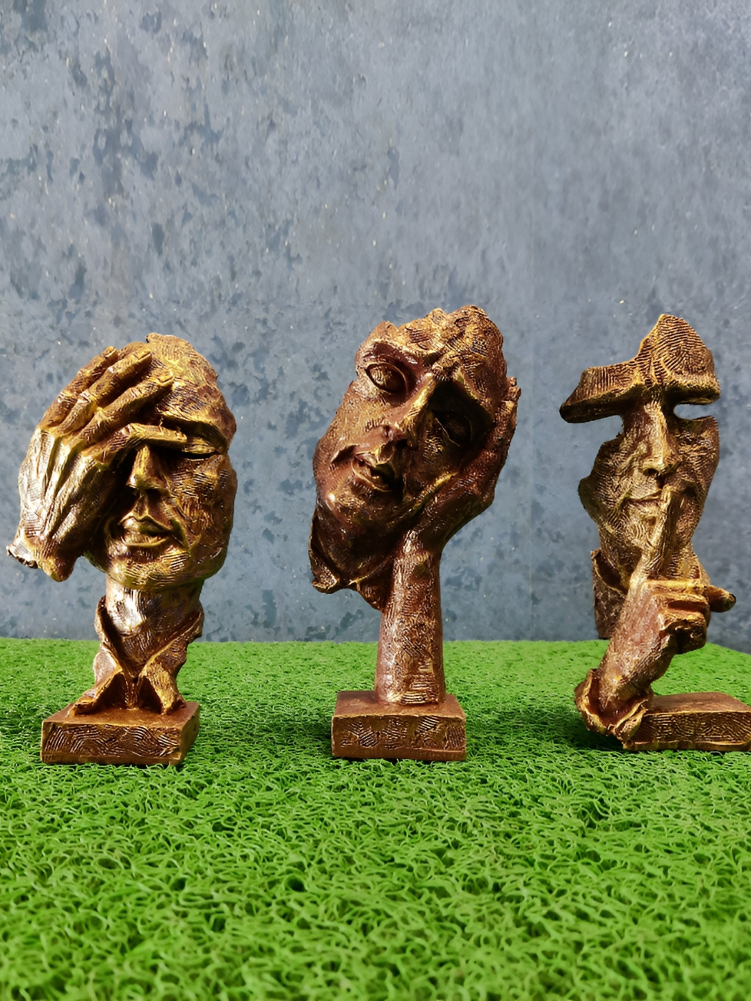 

Zart Gold-Toned 3 Pieces Figurine Showpiece