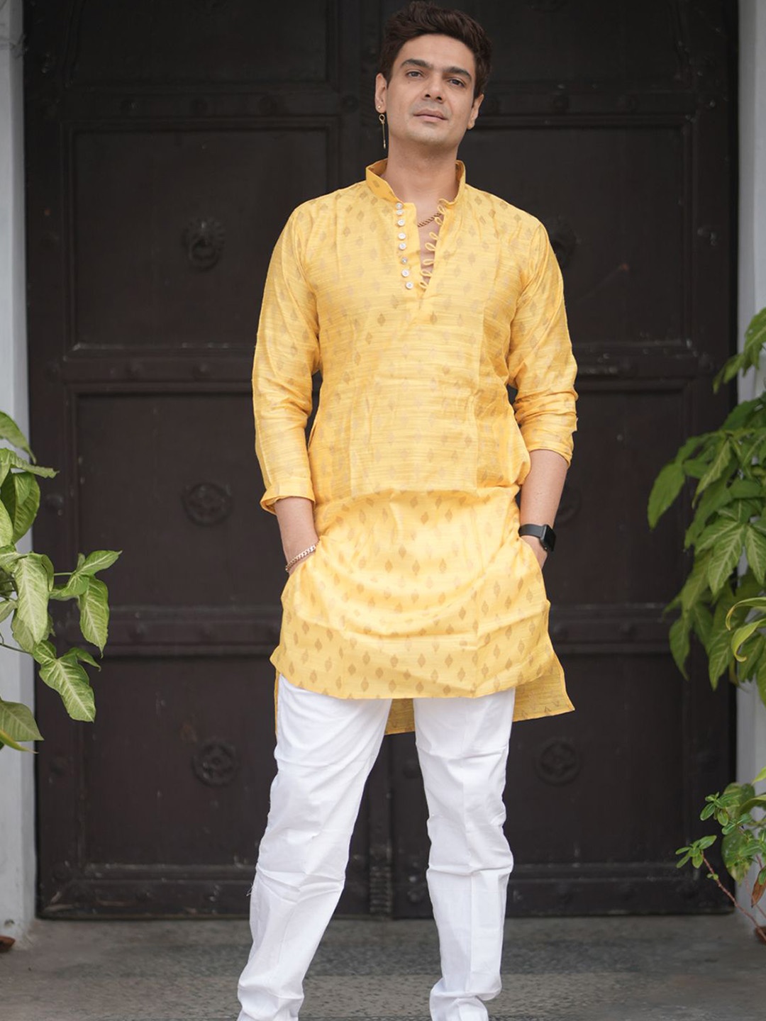 

Studd Muffyn Ethnic Motifs Woven Design Mandarin Collar Straight Kurta, Yellow