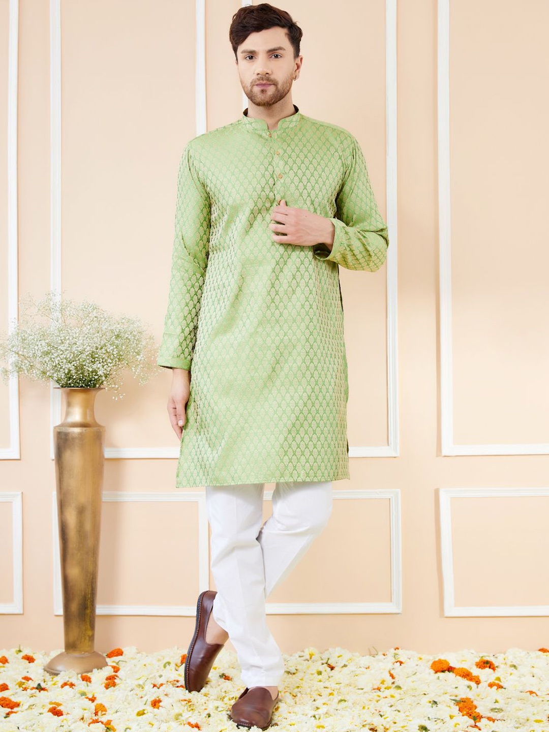 

See Designs Ethnic Motifs Woven Design Long Sleeves Regular Straight Kurta & Pyjama, Green
