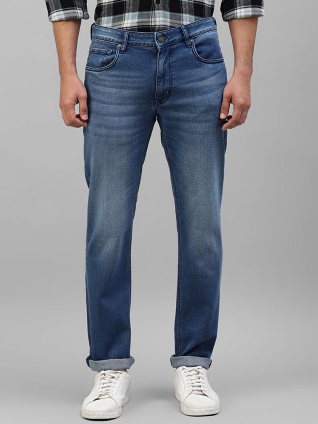 

Royal Enfield Men Low Distress Light Fade Regular Fit Jeans, Blue