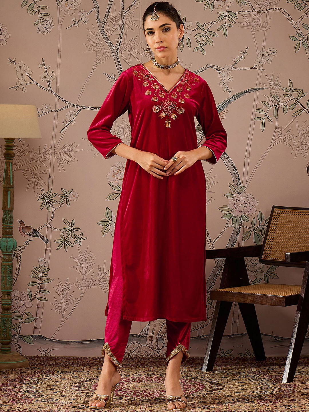 

Shae by SASSAFRAS Floral Embroidered V-Neck Three-Quarter Sleeves Regular Velvet Kurta, Red