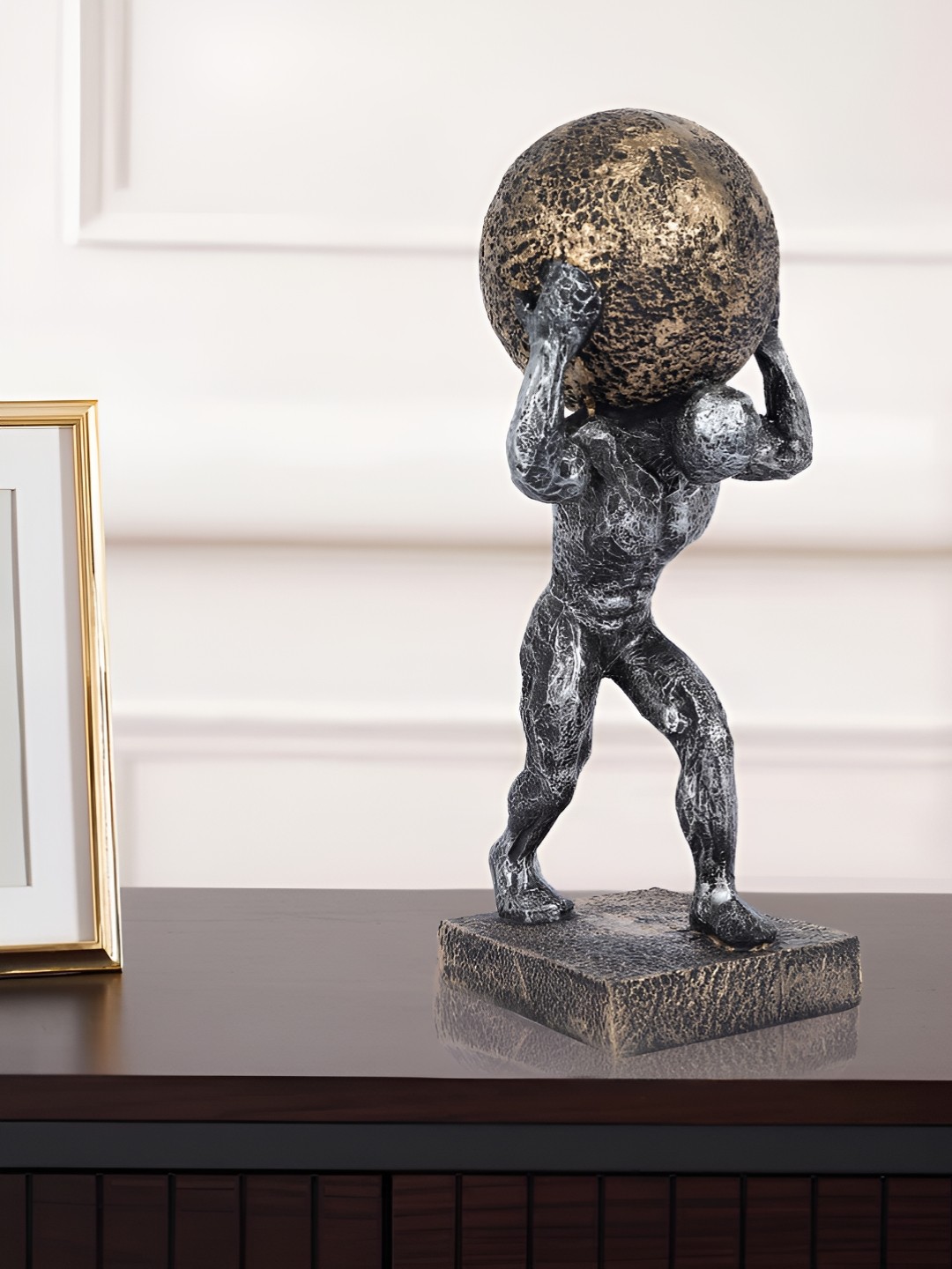 

Zart Grey & Gold-Toned Earth Men Showpiece