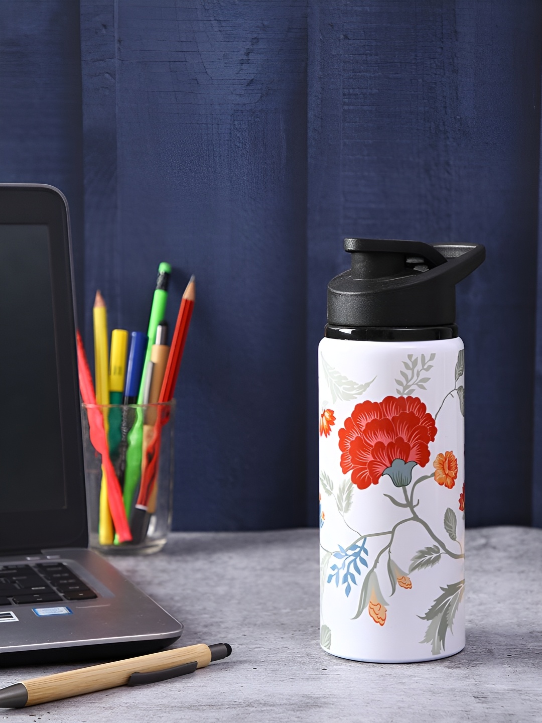 

PENTADECO White & Red Printed Aluminium Water Bottle 600ml