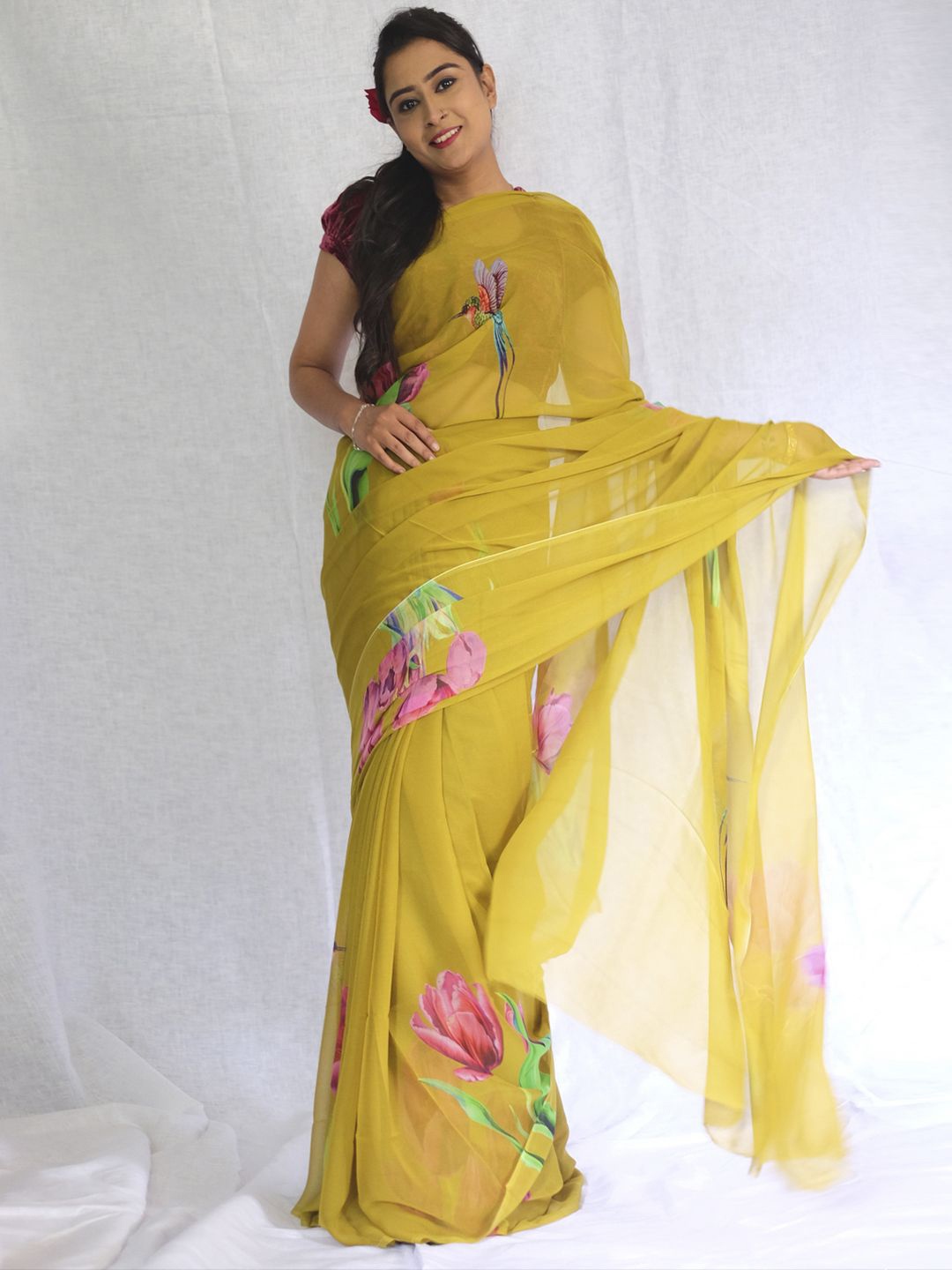 

BBG Royals Floral Printed Pure Chiffon Saree, Yellow