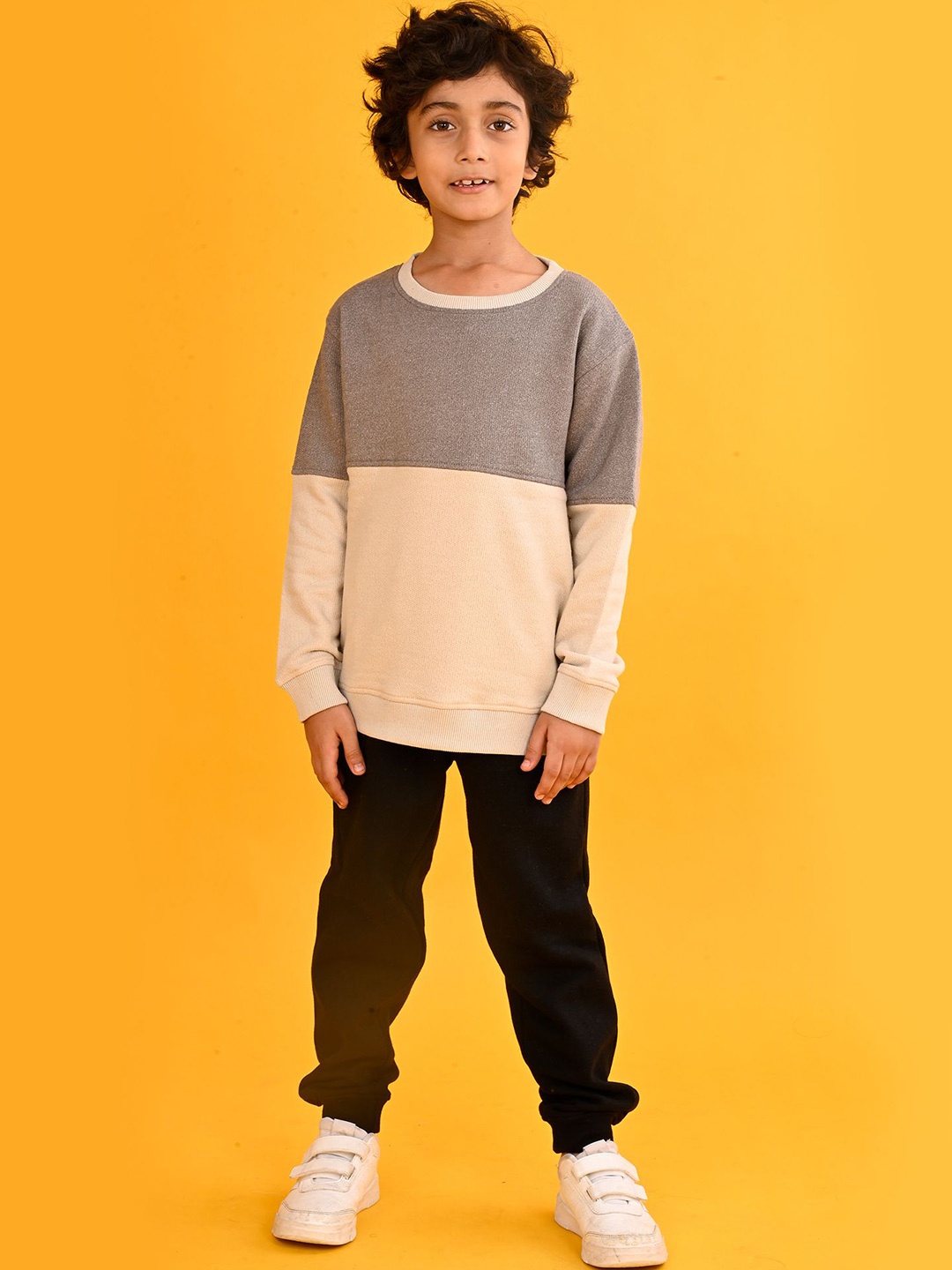 

Anthrilo Boys Colourblocked Sweatshirt & Joggers, Black