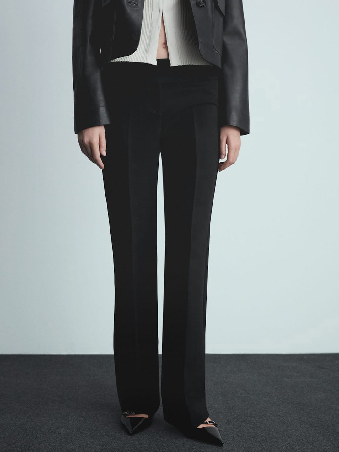 

MANGO Women Low-Rise Trousers, Black