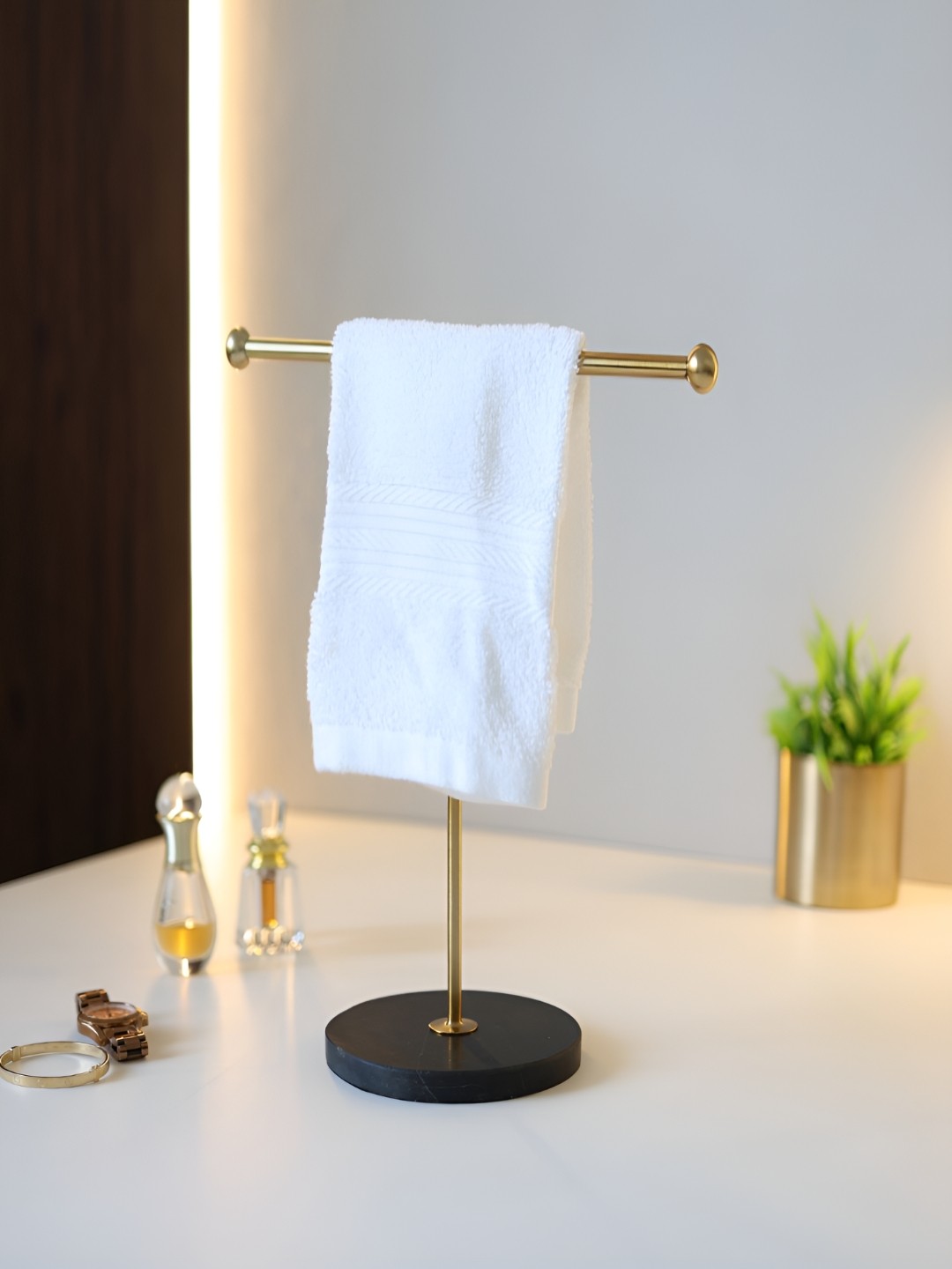 

Cinch Home Black & Gold Toned Stainless Steel Towel Stand