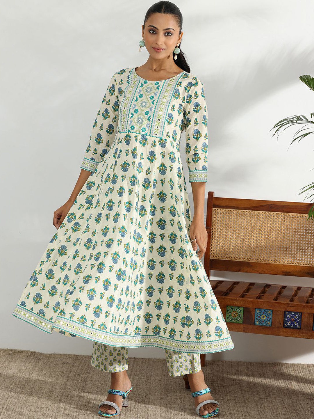 

Libas Off white Floral Printed Panelled Mirror Work Pure Cotton Kurta with Trouser