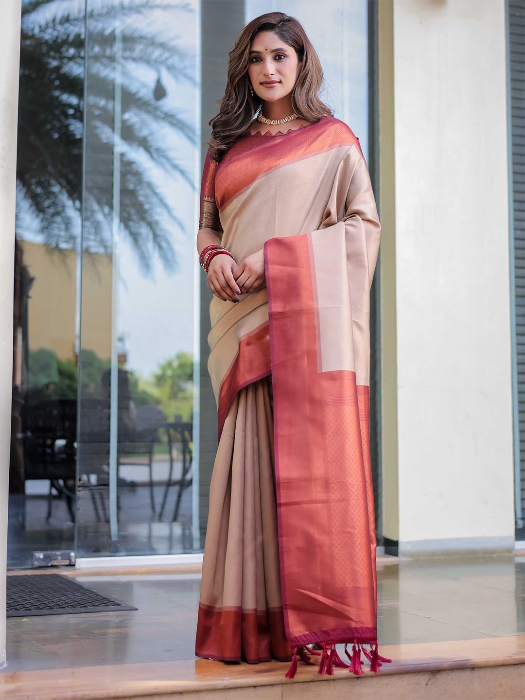 

Kandora Woven Design Zari Pure Silk Heavy Work Kanjeevaram Saree, Beige
