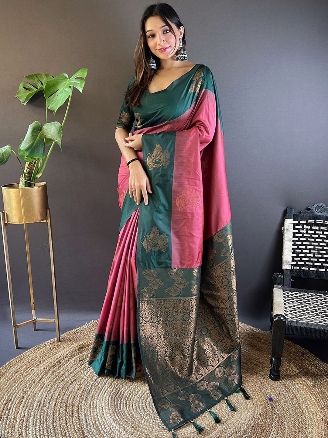 

Mitera Woven Design Zari Saree With Unstitched Blouse Piece, Pink