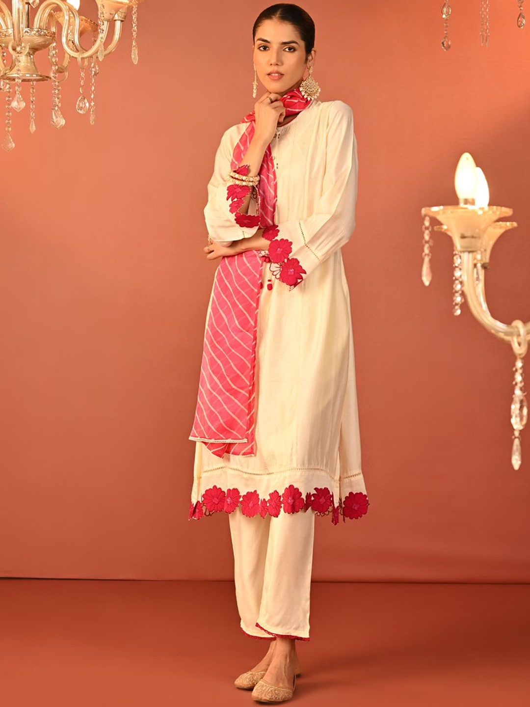 

Lakshita Embroidered Kurta Set, Off white