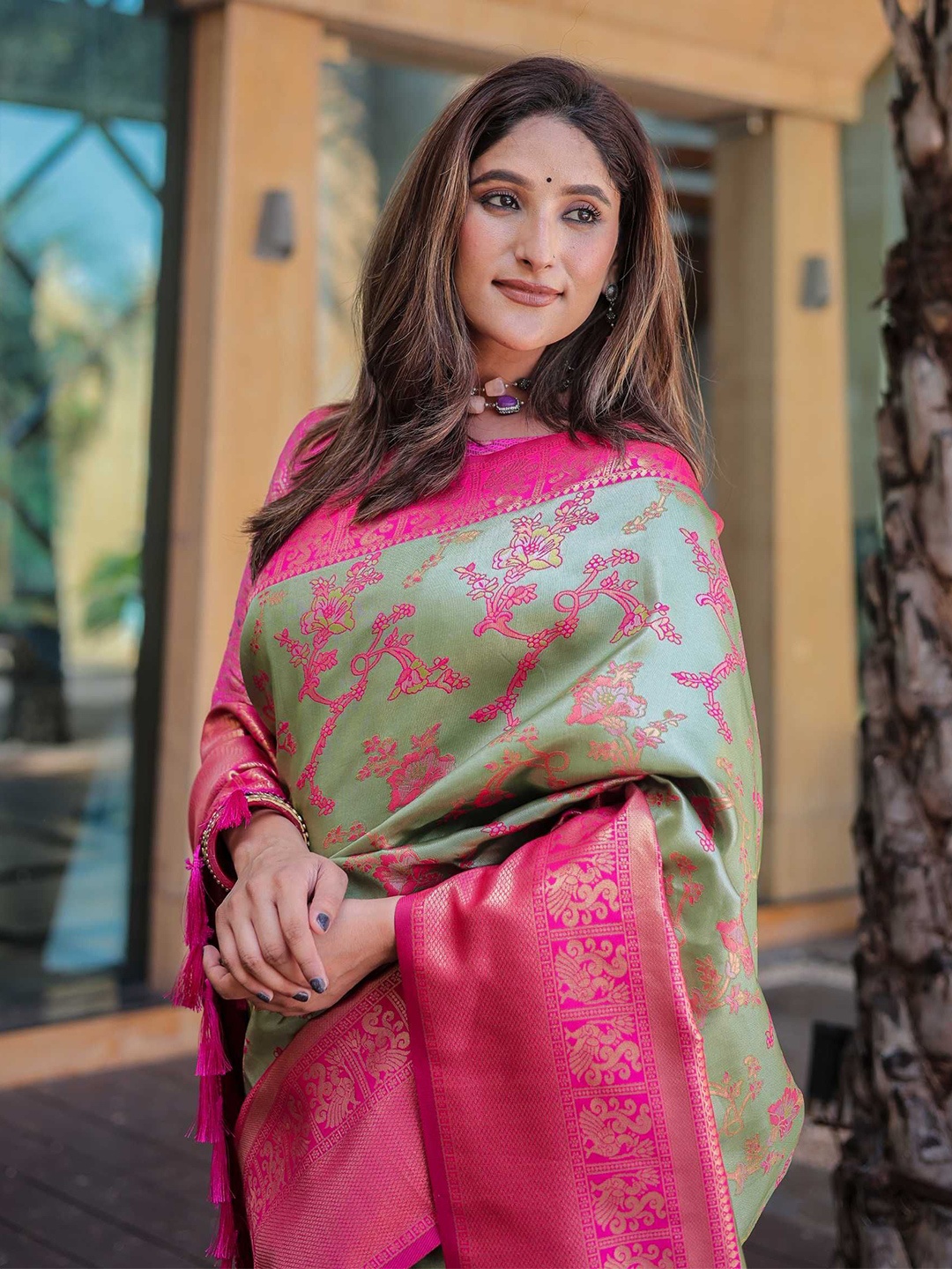 

Kandora Floral Woven Design Zari Pure Silk Heavy Work Dharmavaram Saree, Green