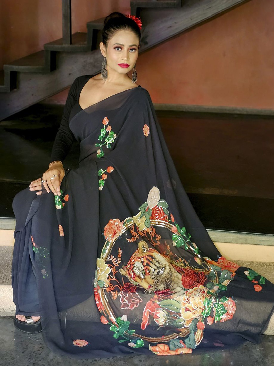 

BBG Royals Floral Printed Pure Georgette Saree, Black