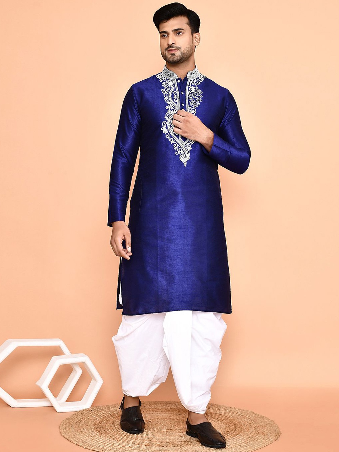 

Arihant Rai Sinha Floral Embroidered Mandarin Collar Regular Straight Kurta & Dhoti Pant, Navy blue