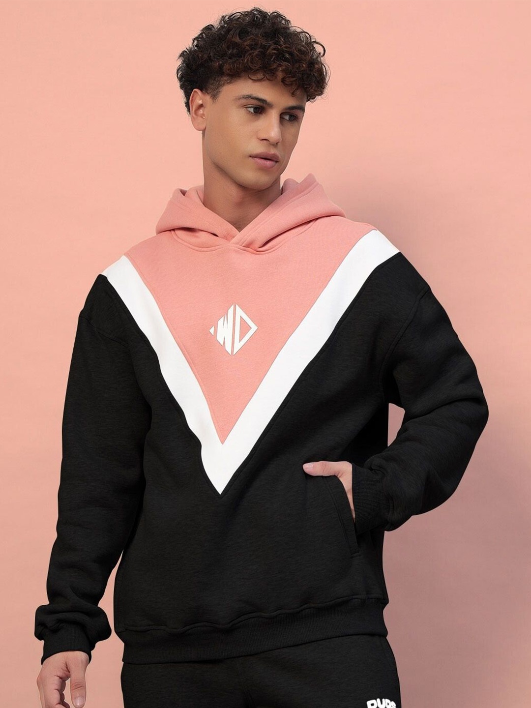 

WEARDUDS Men Colourblocked Hooded Sweatshirt, Black