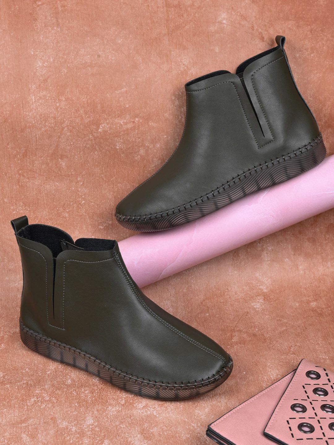 

Jove Women Textured Flatform Chelsea Boots, Black