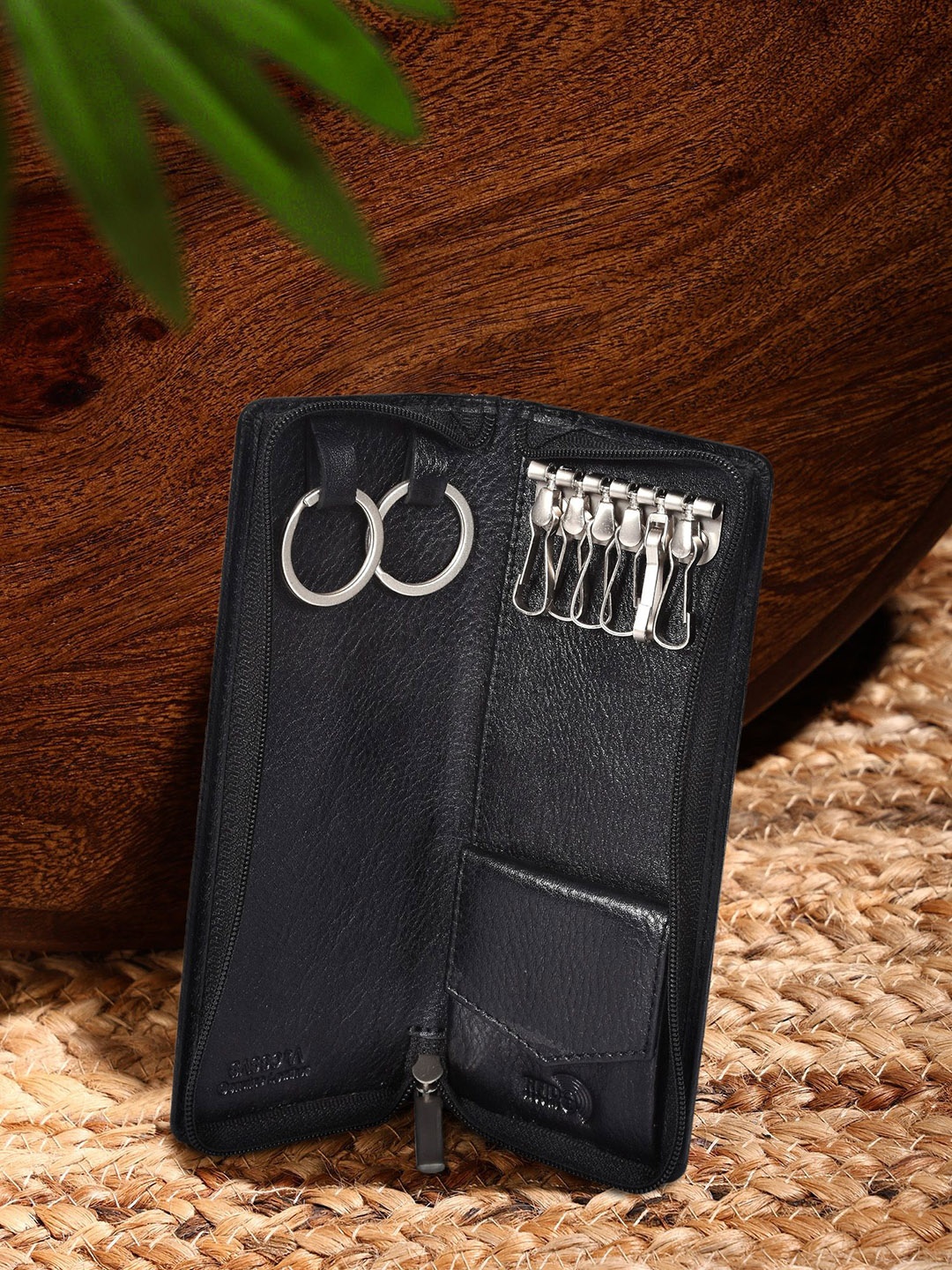 

Sassora Leather Foldable Key Holders Travel Accessory, Black